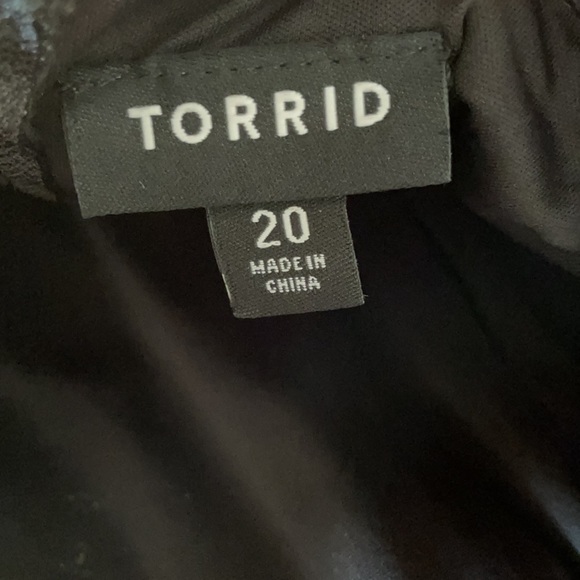 Floral Sleeveless Dress - Black and Red - Picture 4 of 4